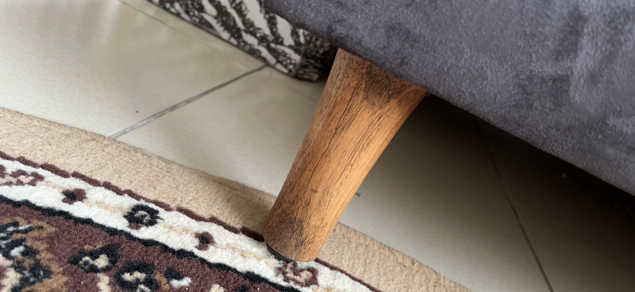 Chân ghế sofa bị lung lay