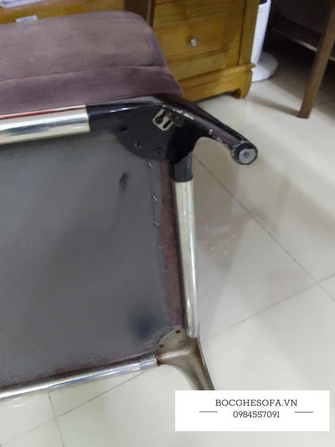 thay chân ghế sofa