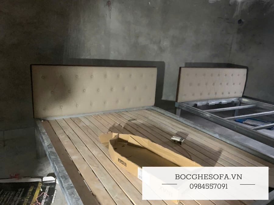 Tấm ốp đầu giường bọc da